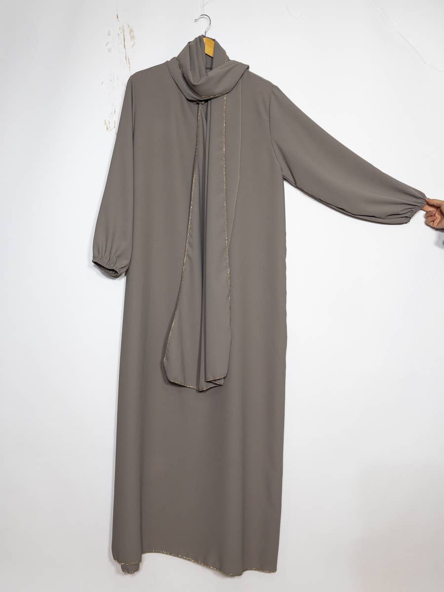 Medina Silk Abaya with Integrated Veil & Gold Stitching – Ref. 2338PK