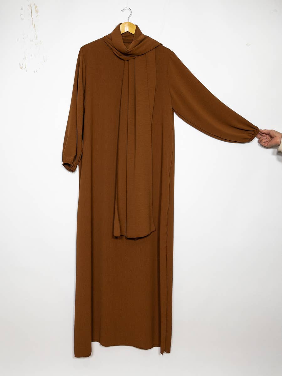 Medina Silk Abaya with Integrated Veil & Gold Stitching – Ref. 2338PK – view 4